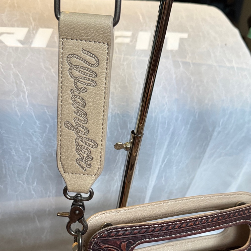 Wrangler Cream and Brown Embroidered Crossbody Bag - Picture 3 of 7
